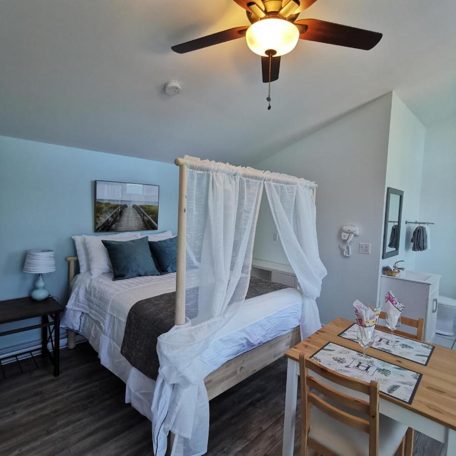 Knotty Pine Ocean Front Suite - Adults Only Ингониш Экстерьер фото