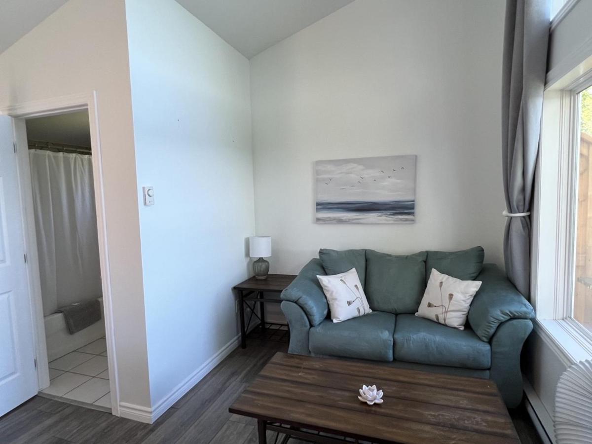 Knotty Pine Ocean Front Suite - Adults Only Ингониш Экстерьер фото