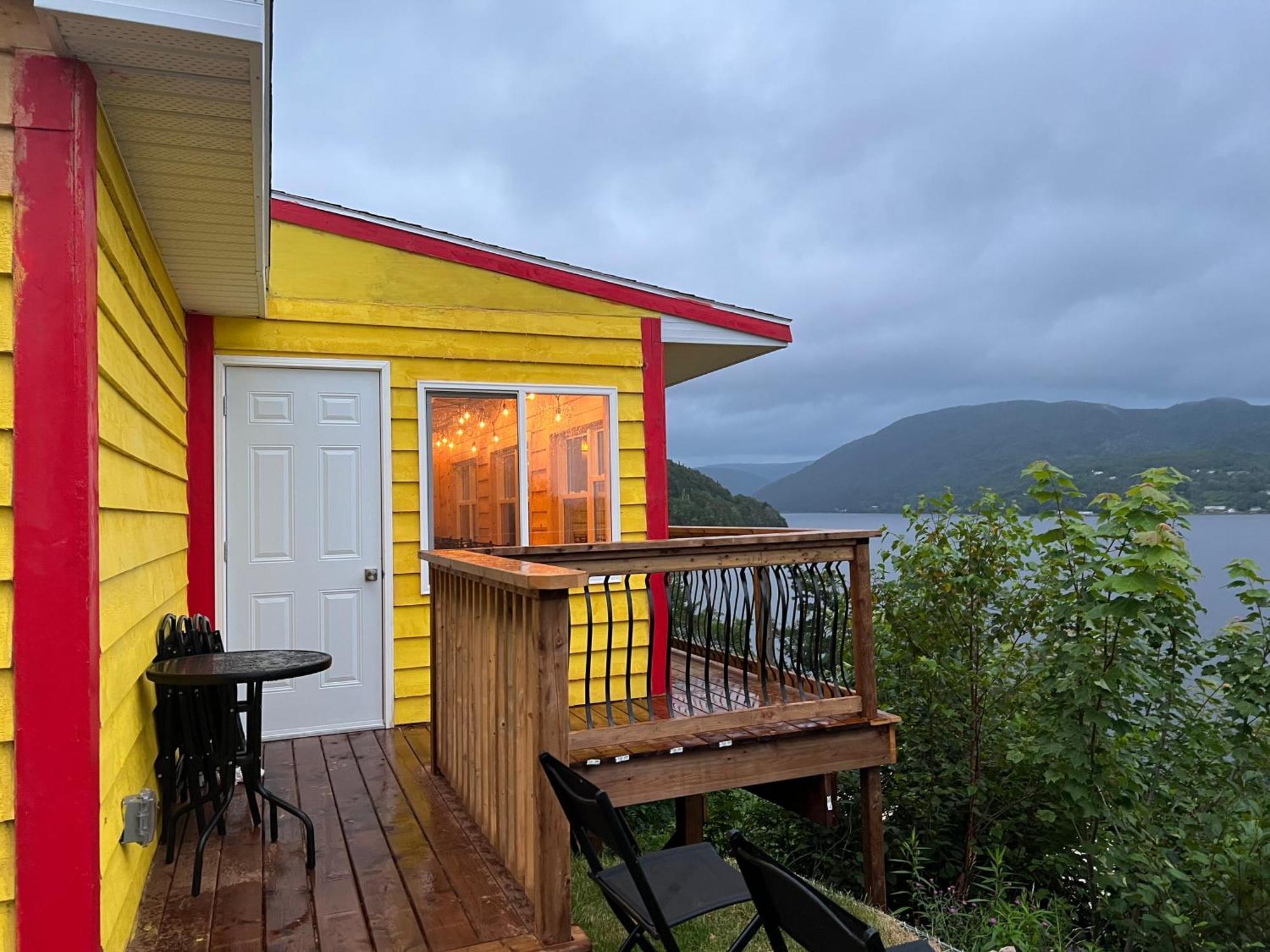 Knotty Pine Ocean Front Suite - Adults Only Ингониш Экстерьер фото